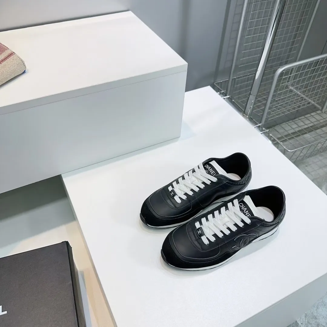 👟👟Ex-factory price 440👟👟 CHANEL Chanel 2025 new panda sneakers, color matching thick-soled casual sports shoes, upper: imported calfskin/imported suede, lining: imported sheepskin lining, outsole: TPU original outsole Size: #35-40 (40 customized, non-refundable)